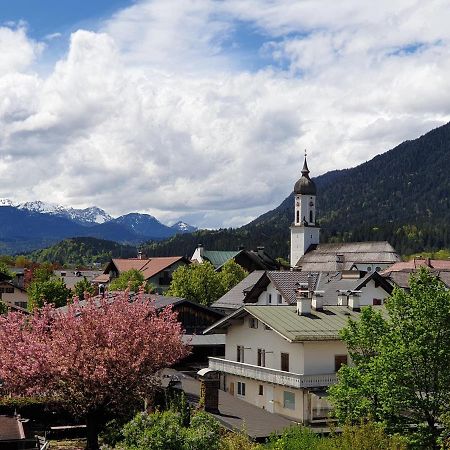 Bunter Hirsch Ferienwohnung Im Garmischer Zentrum エクステリア 写真