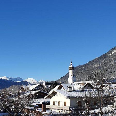 Bunter Hirsch Ferienwohnung Im Garmischer Zentrum エクステリア 写真