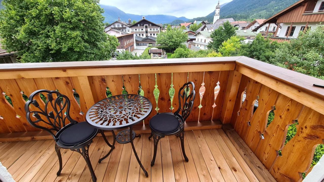 Bunter Hirsch Ferienwohnung Im Garmischer Zentrum エクステリア 写真