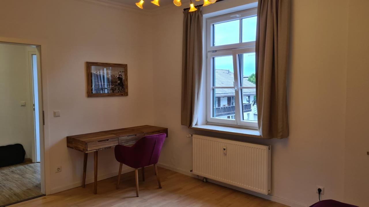 Bunter Hirsch Ferienwohnung Im Garmischer Zentrum エクステリア 写真
