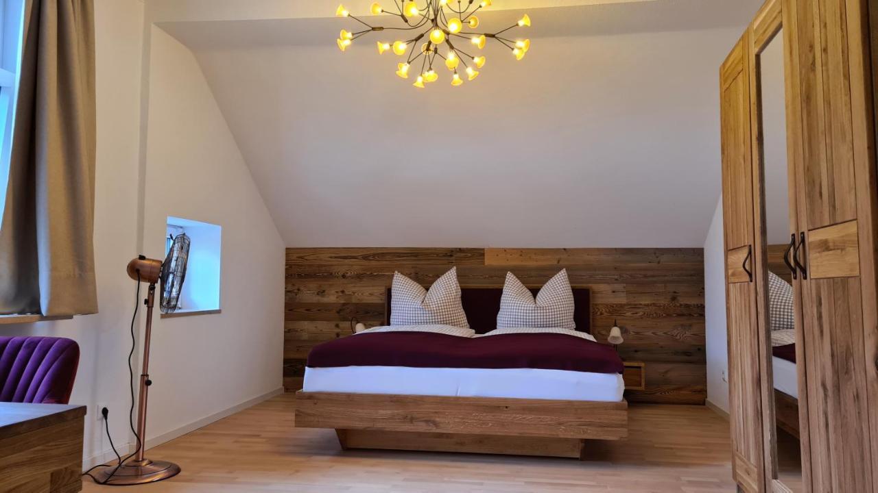Bunter Hirsch Ferienwohnung Im Garmischer Zentrum エクステリア 写真