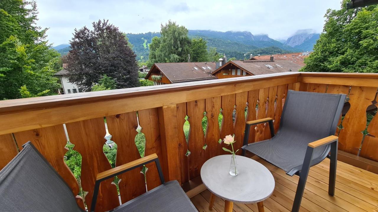 Bunter Hirsch Ferienwohnung Im Garmischer Zentrum エクステリア 写真