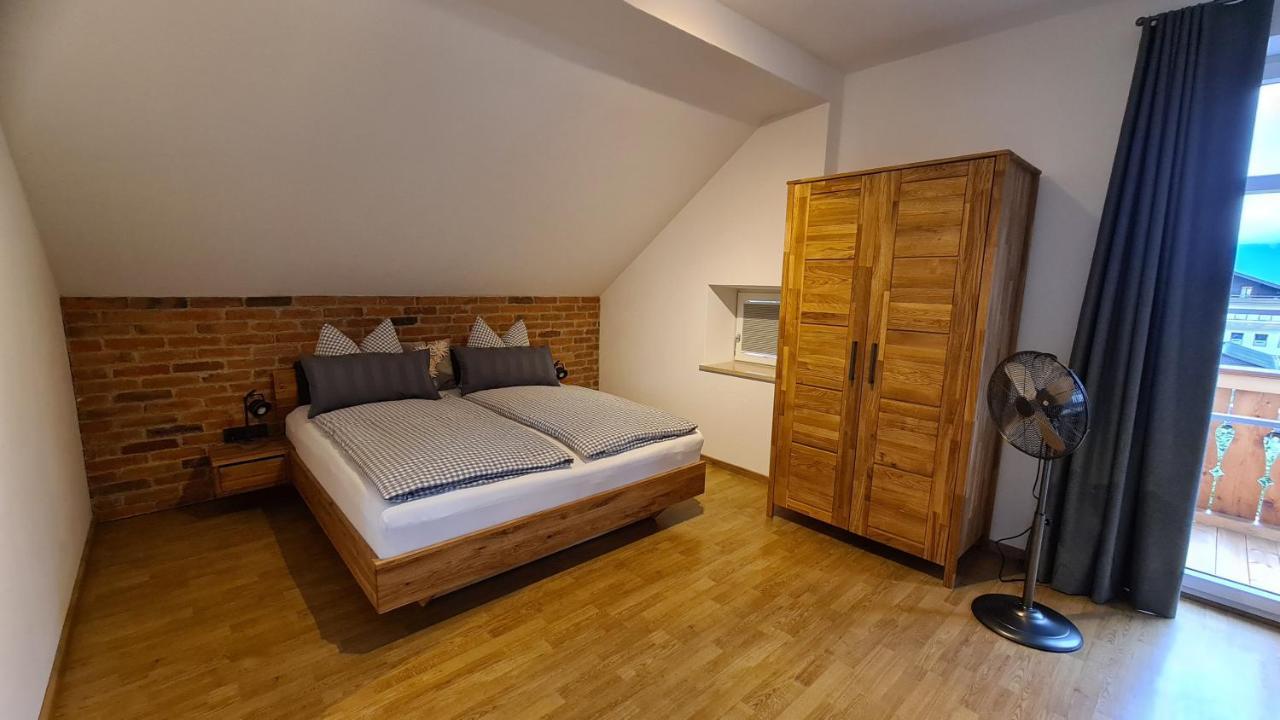 Bunter Hirsch Ferienwohnung Im Garmischer Zentrum エクステリア 写真