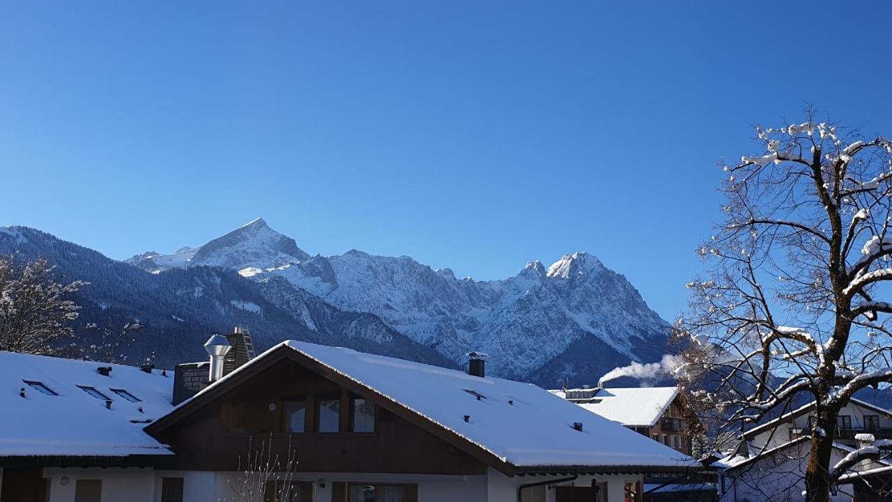 Bunter Hirsch Ferienwohnung Im Garmischer Zentrum エクステリア 写真